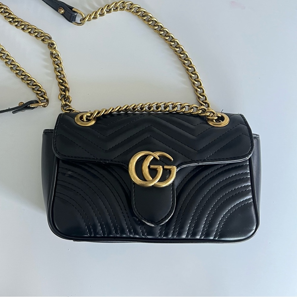 LIKE NEW GUCCI Marmont Shoulder Bag